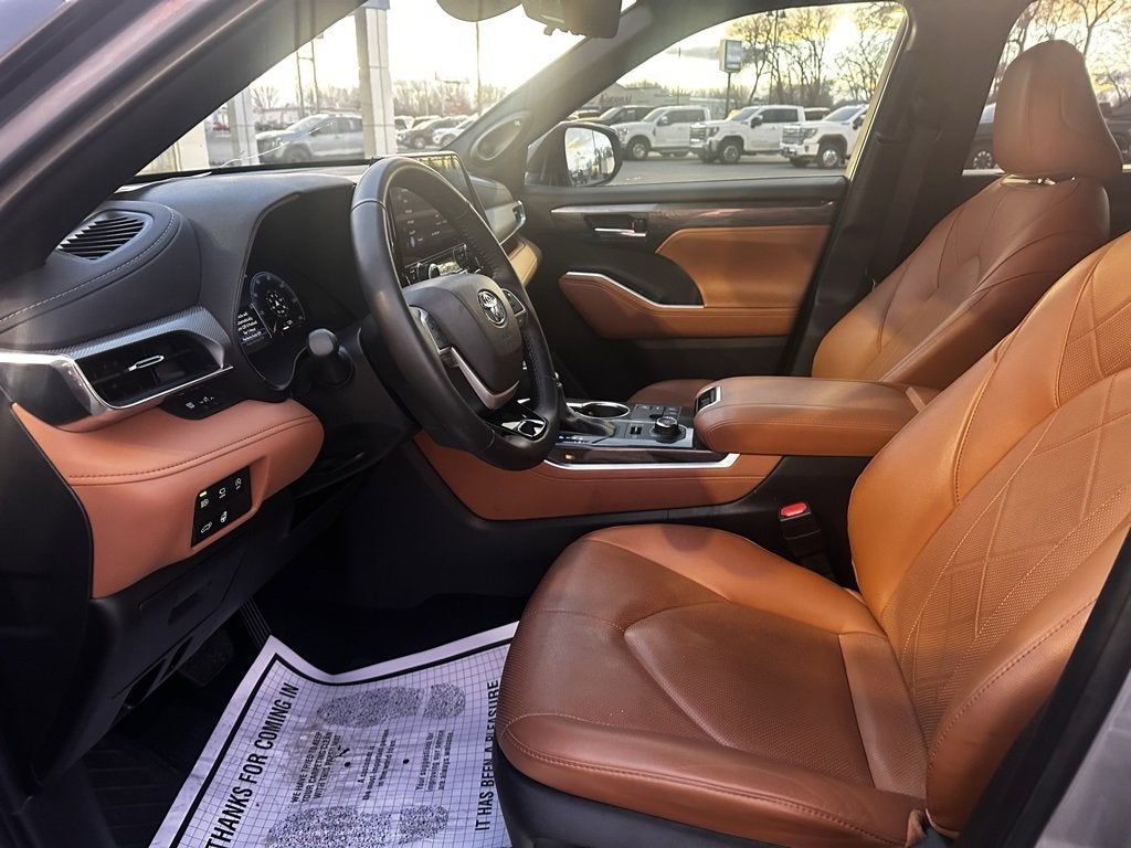 2024 Toyota Highlander LE