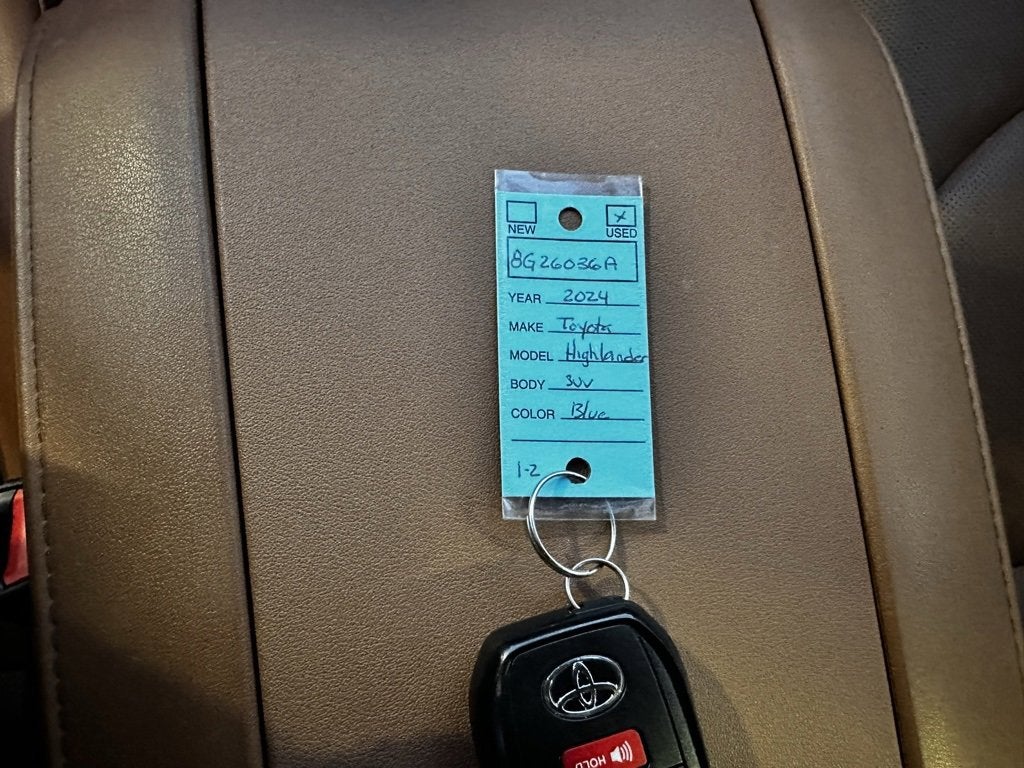 2024 Toyota Highlander LE