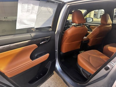 2024 Toyota Highlander LE