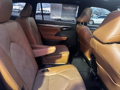 2024 Toyota Highlander LE