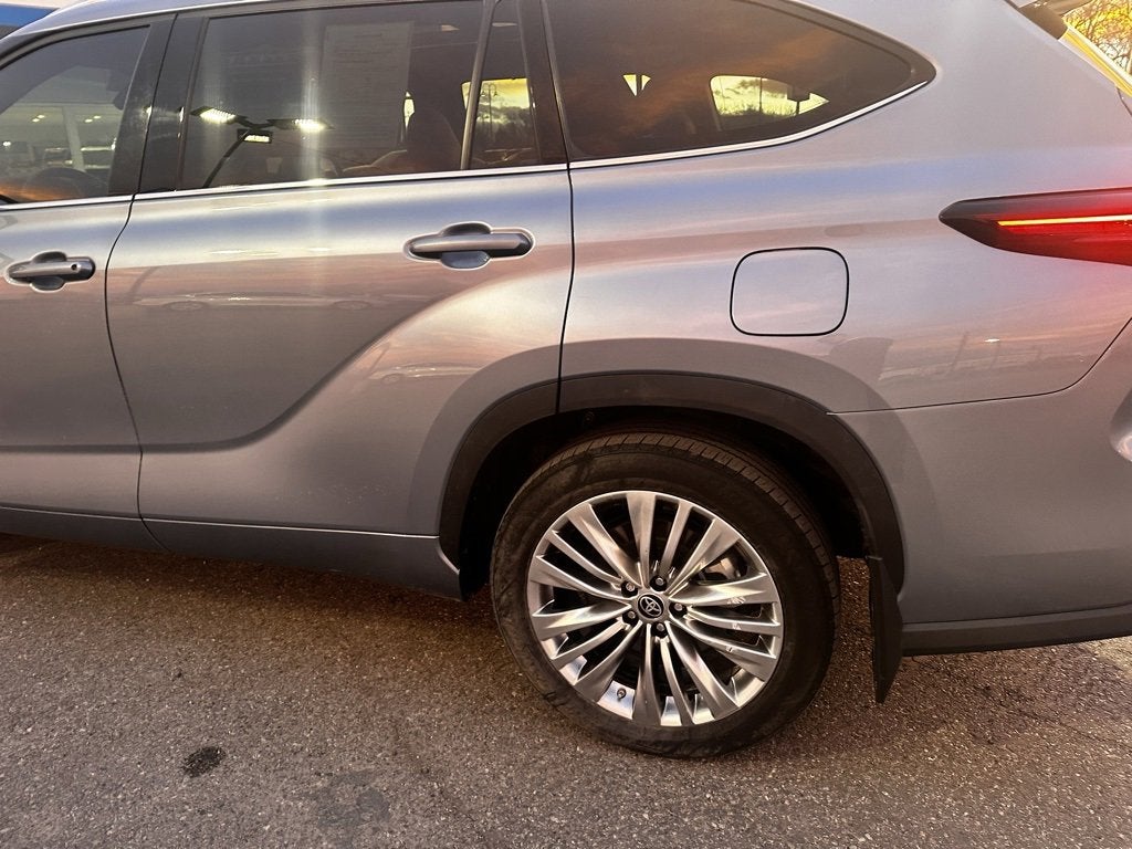 2024 Toyota Highlander LE