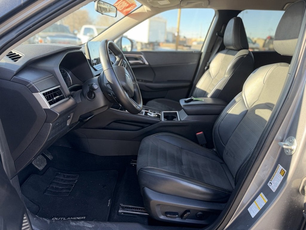 2024 Mitsubishi Outlander SE