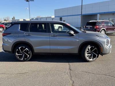2024 Mitsubishi Outlander SE