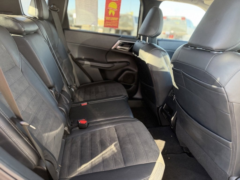 2024 Mitsubishi Outlander SE