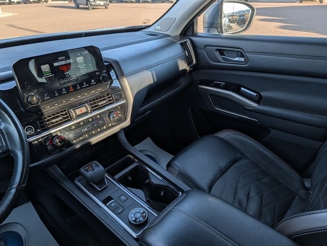 2023 Nissan Pathfinder Platinum