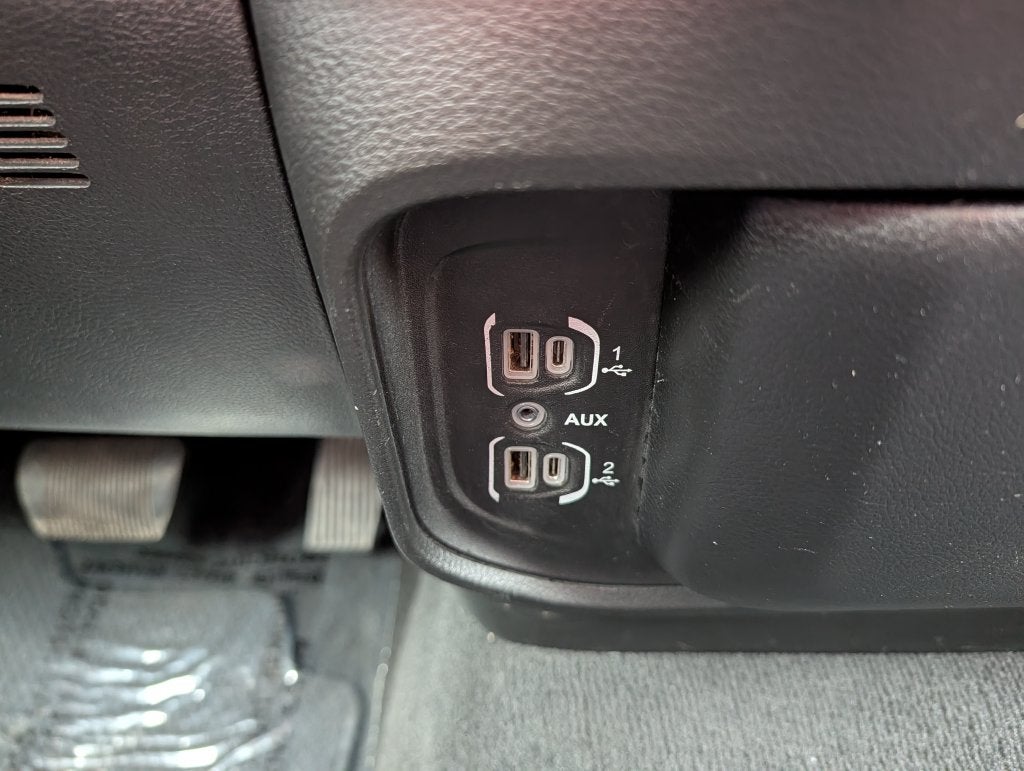 2019 RAM 1500 Laie Crew Cab 4x4 5'7' Box