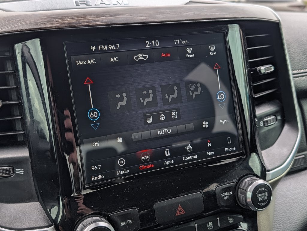 2019 RAM 1500 Laie Crew Cab 4x4 5'7' Box