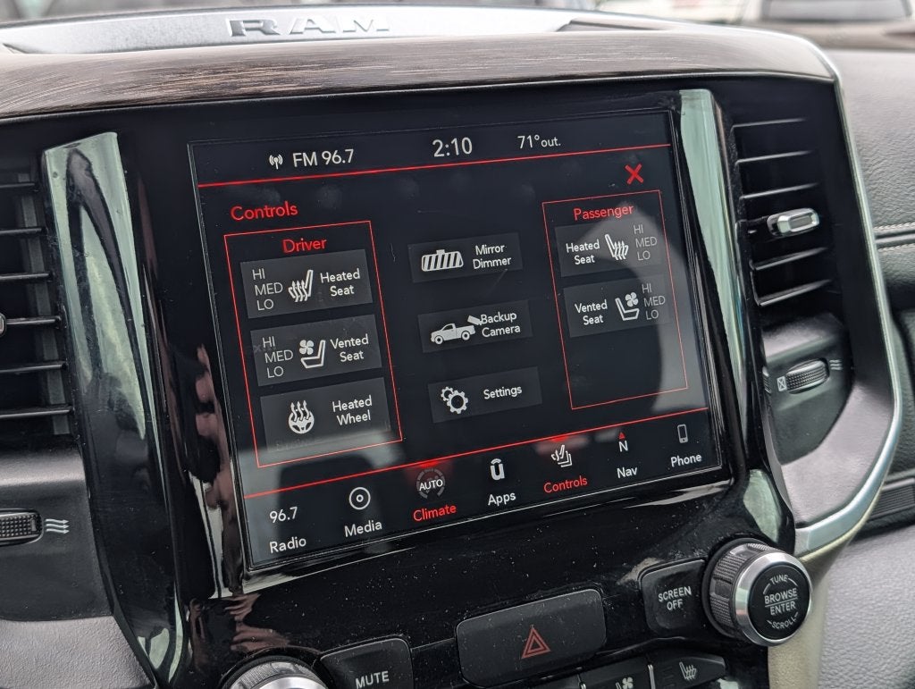 2019 RAM 1500 Laie Crew Cab 4x4 5'7' Box