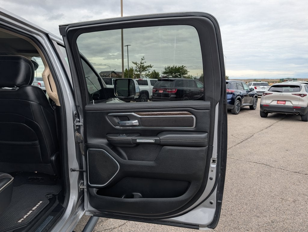 2019 RAM 1500 Laie Crew Cab 4x4 5'7' Box