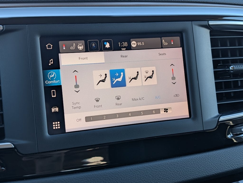 2023 Chrysler Voyager LX
