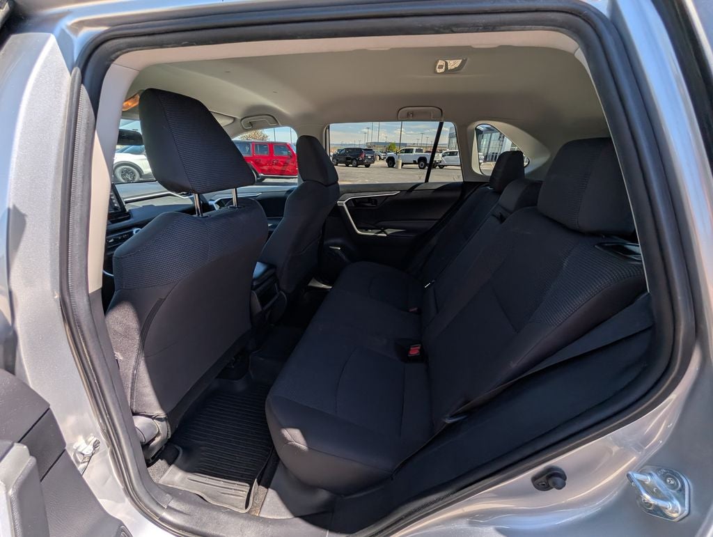 2020 Toyota RAV4 LE