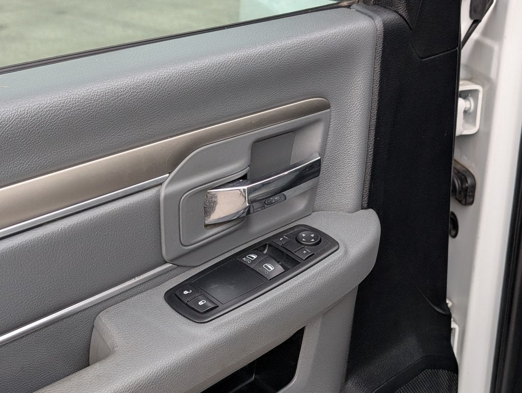 2014 RAM 5500HD Tradesman Flatbed 4X4