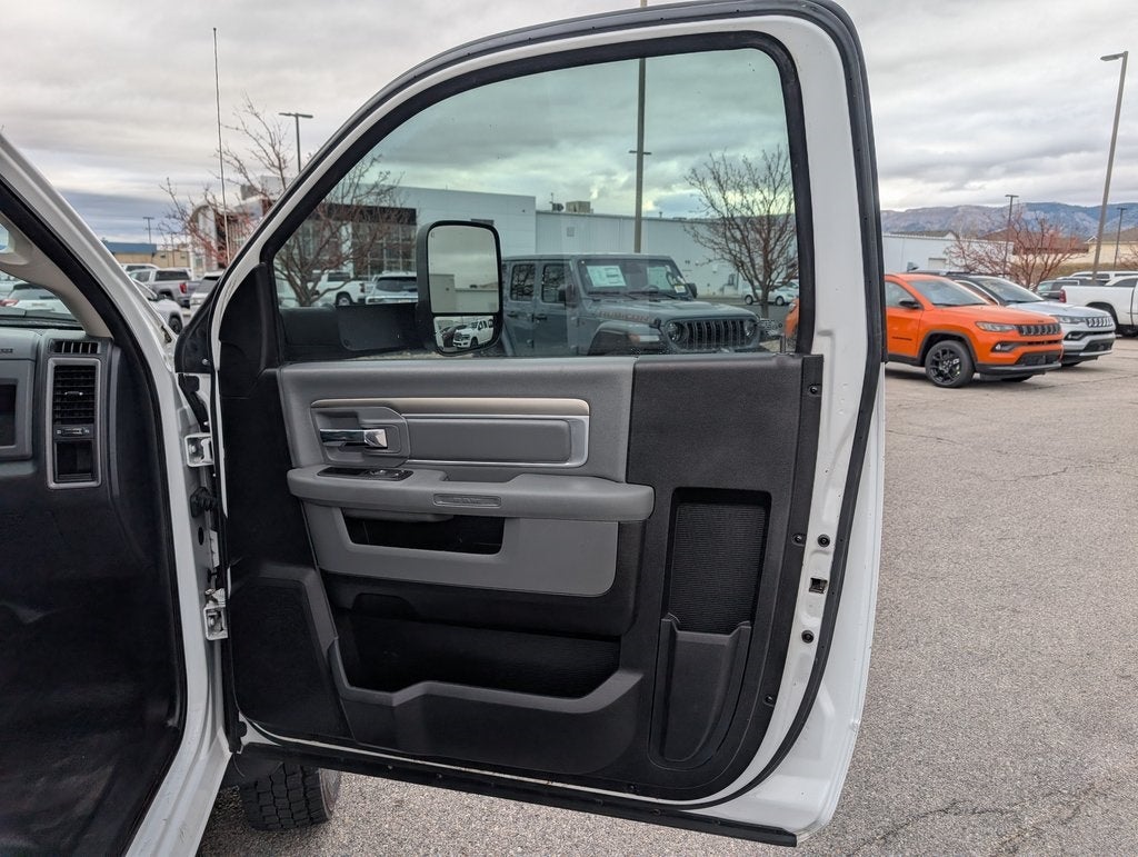 2014 RAM 5500HD Tradesman Flatbed 4X4