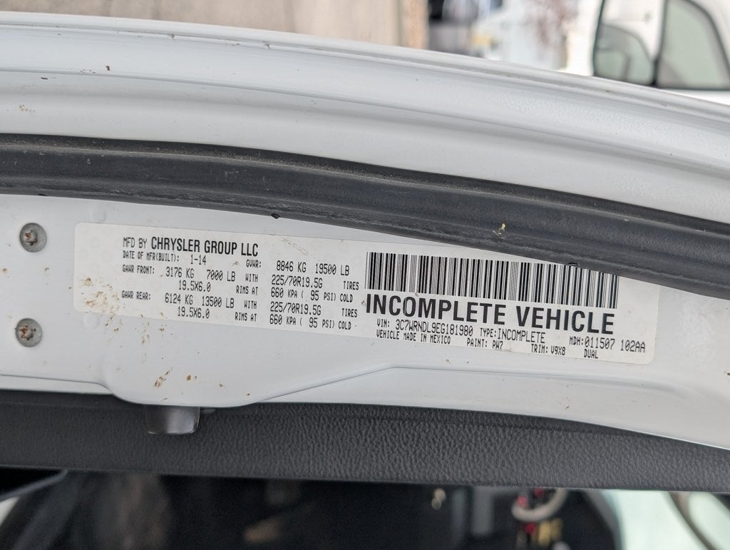 2014 RAM 5500HD Tradesman Flatbed 4X4