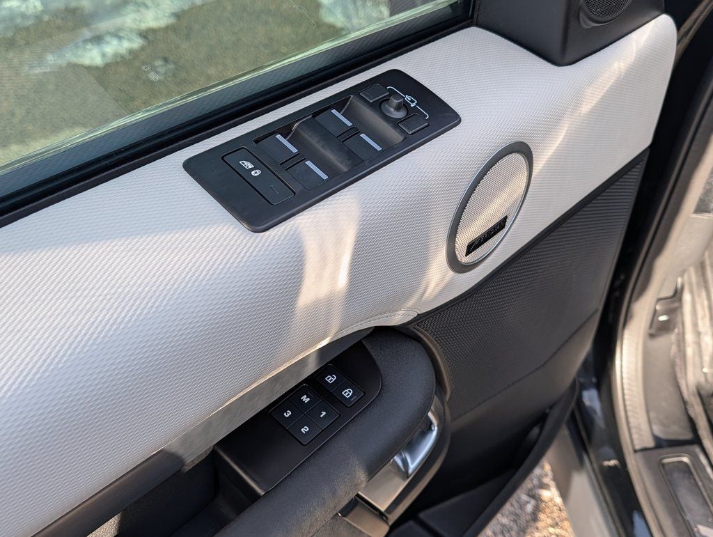 2023 Land Rover Discovery S R-Dynamic