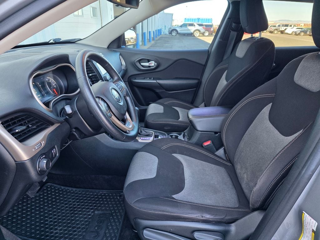 2016 Jeep Cherokee Sport