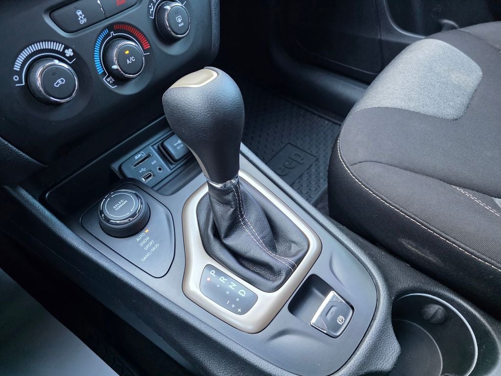 2016 Jeep Cherokee Sport