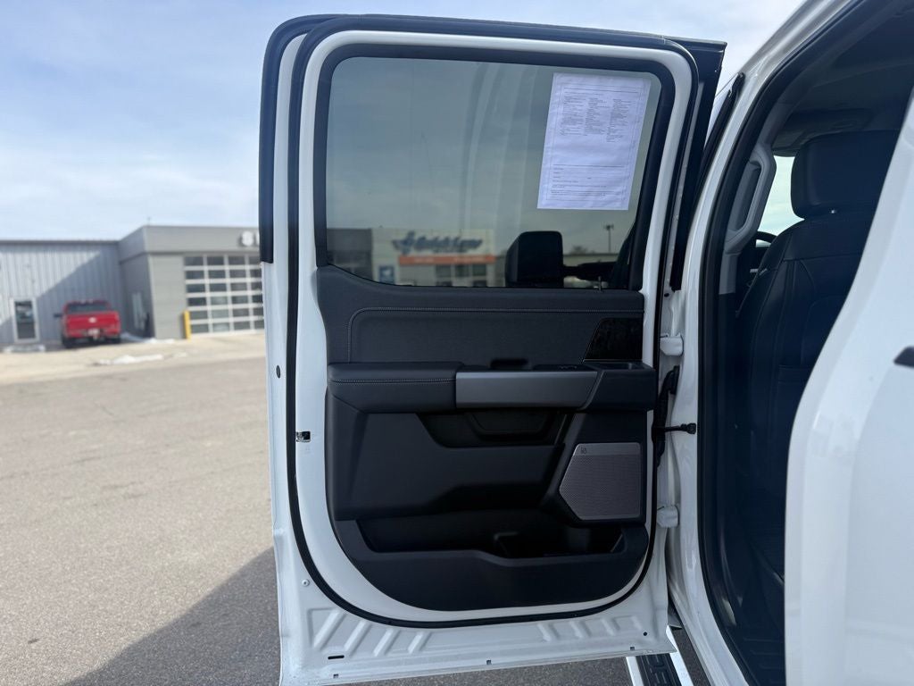 2025 Ford F-350SD Lariat DRW