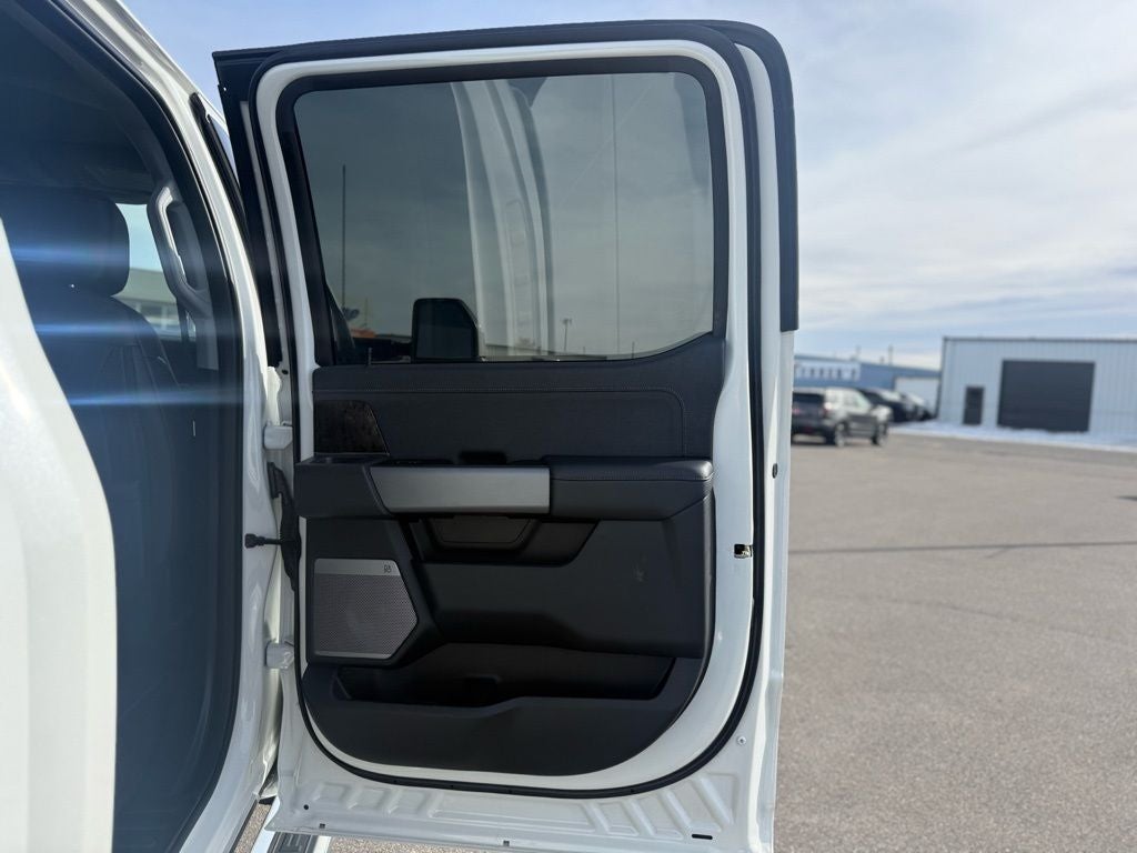 2025 Ford F-350SD Lariat DRW