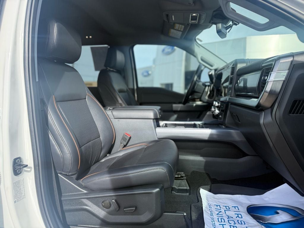 2025 Ford F-350SD Lariat DRW