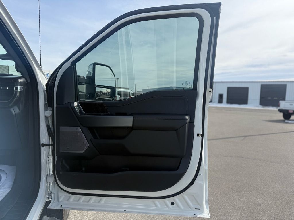 2025 Ford F-350SD Lariat DRW