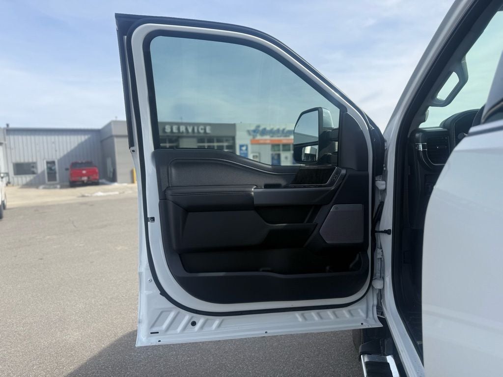 2025 Ford F-350SD Lariat DRW