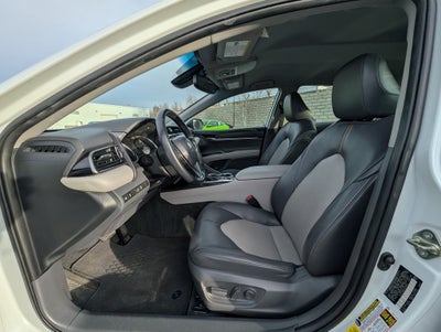 2020 Toyota Camry Hybrid XLE