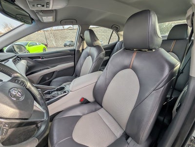 2020 Toyota Camry Hybrid XLE