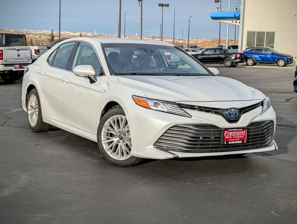 2020 Toyota Camry Hybrid XLE