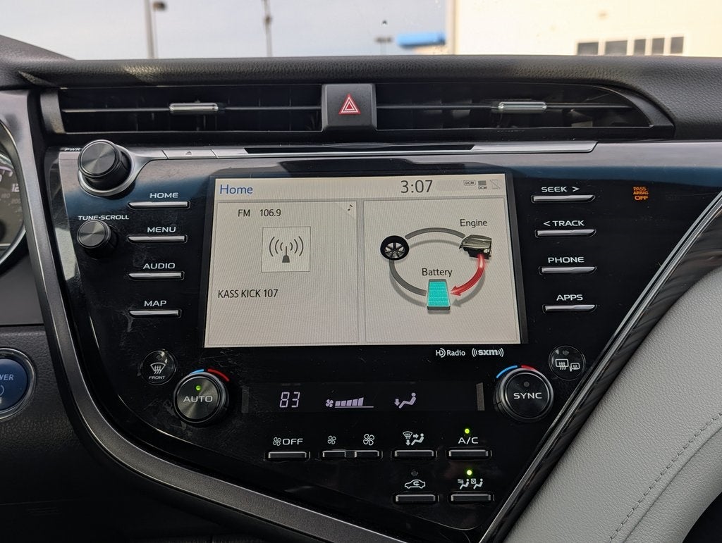 2020 Toyota Camry Hybrid XLE