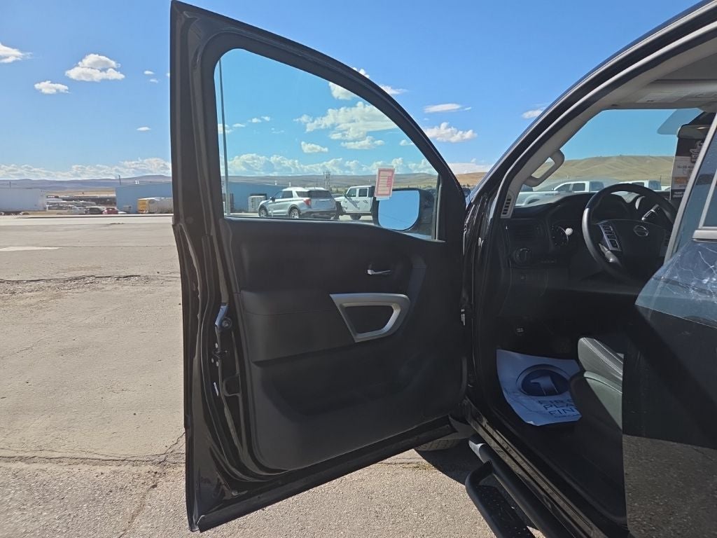 2022 Nissan Titan SV 4x4