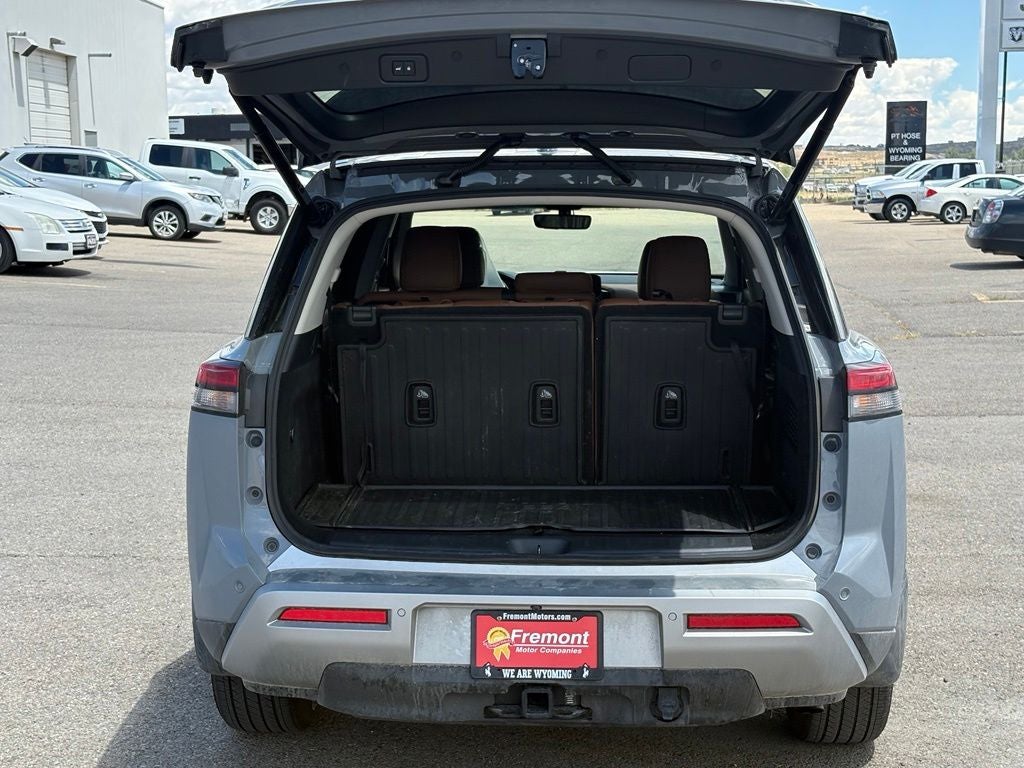 2025 Nissan Pathfinder Platinum
