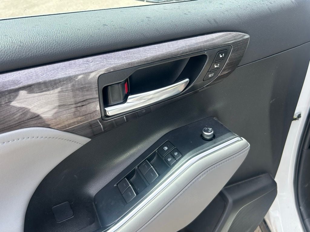2022 Toyota Highlander Platinum