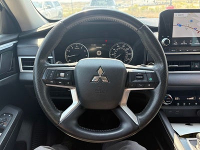 2023 Mitsubishi Outlander SE