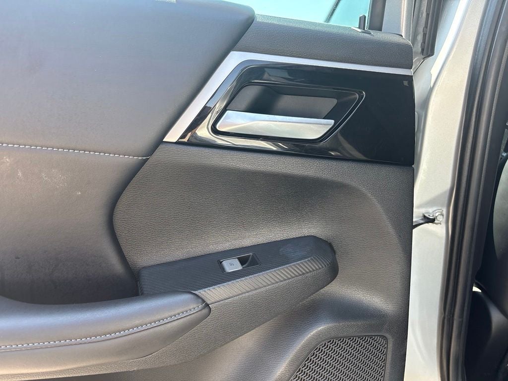 2023 Mitsubishi Outlander SE