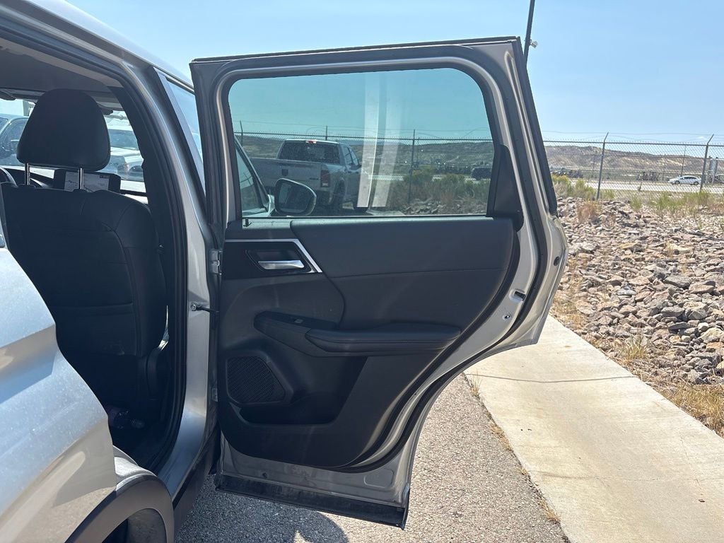 2023 Mitsubishi Outlander SE
