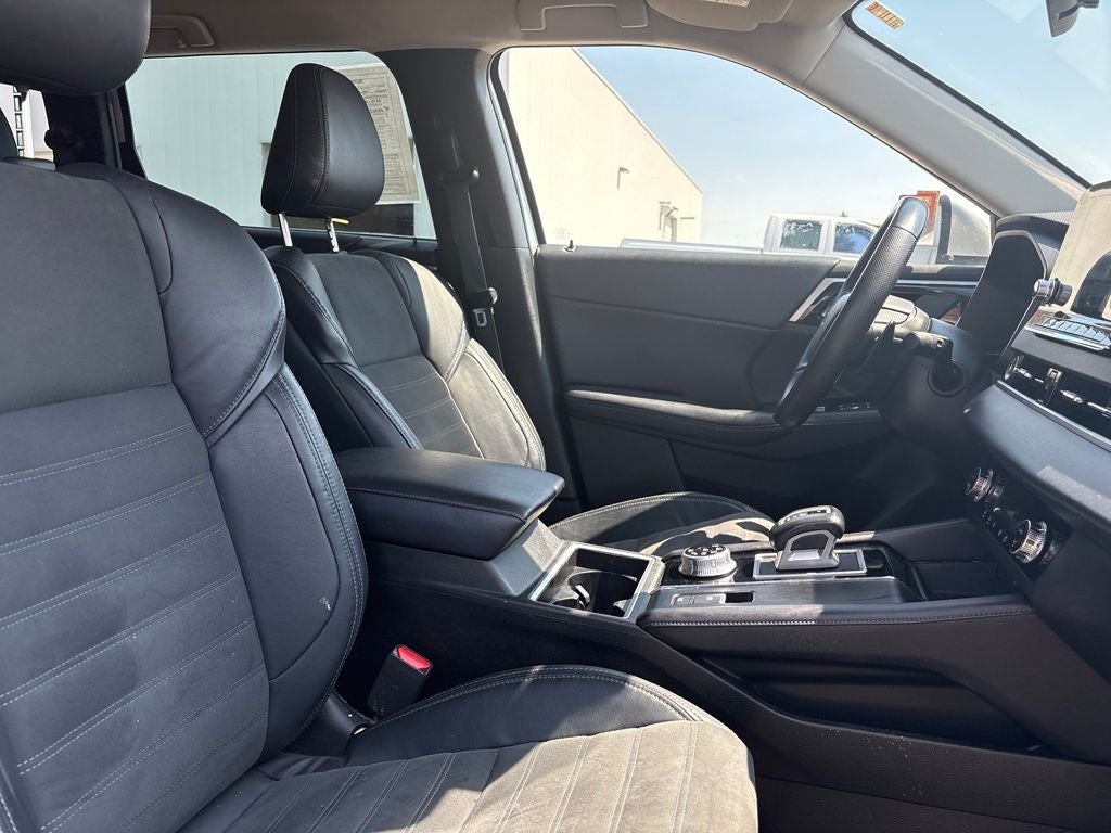 2023 Mitsubishi Outlander SE