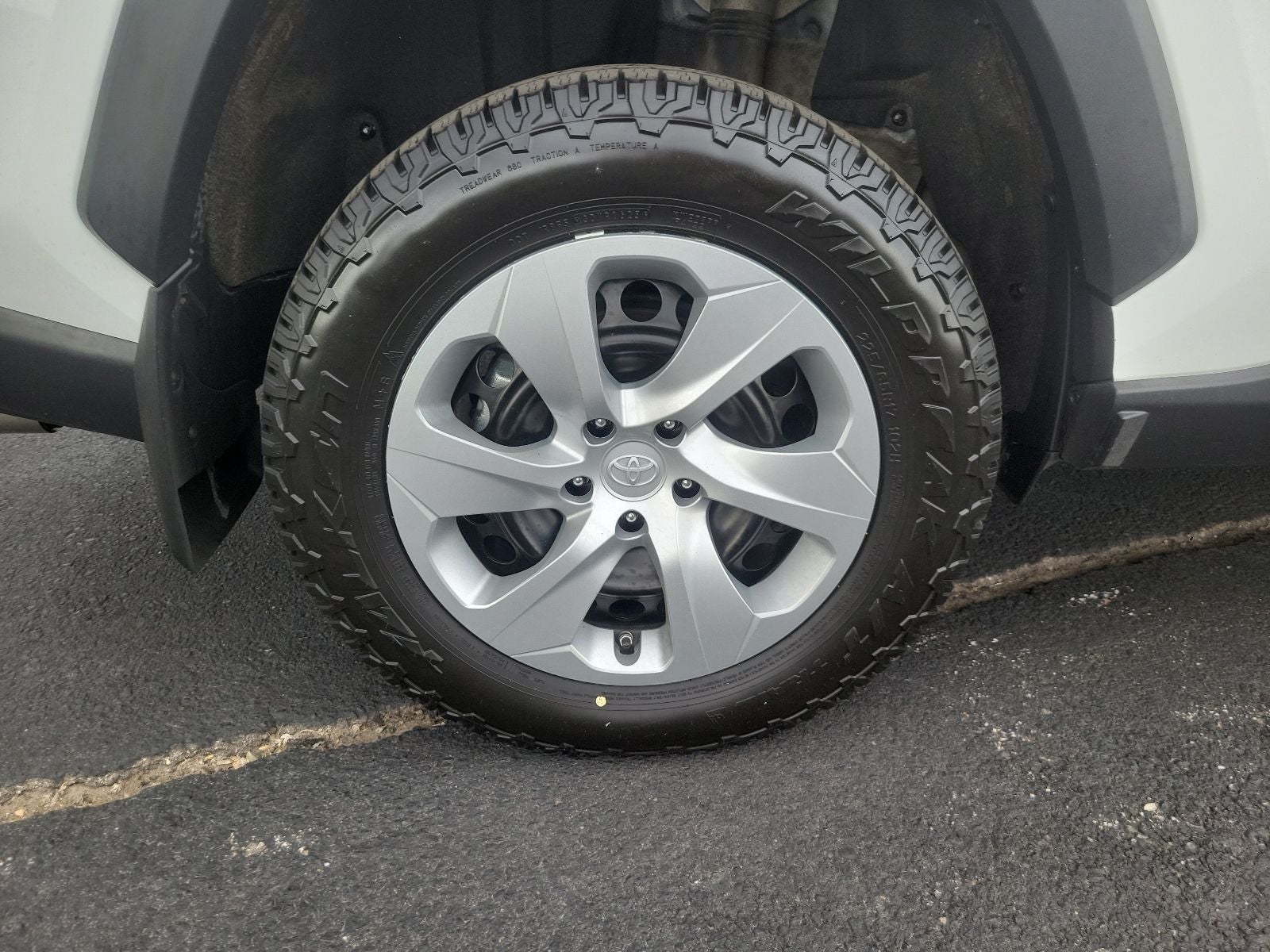 2020 Toyota RAV4 LE