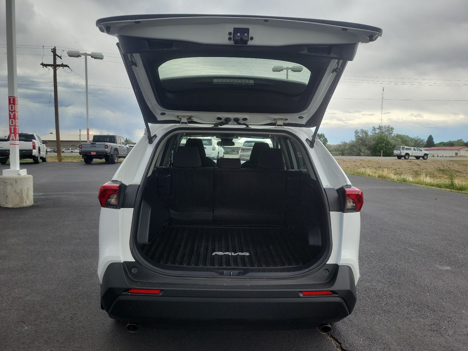 2020 Toyota RAV4 LE
