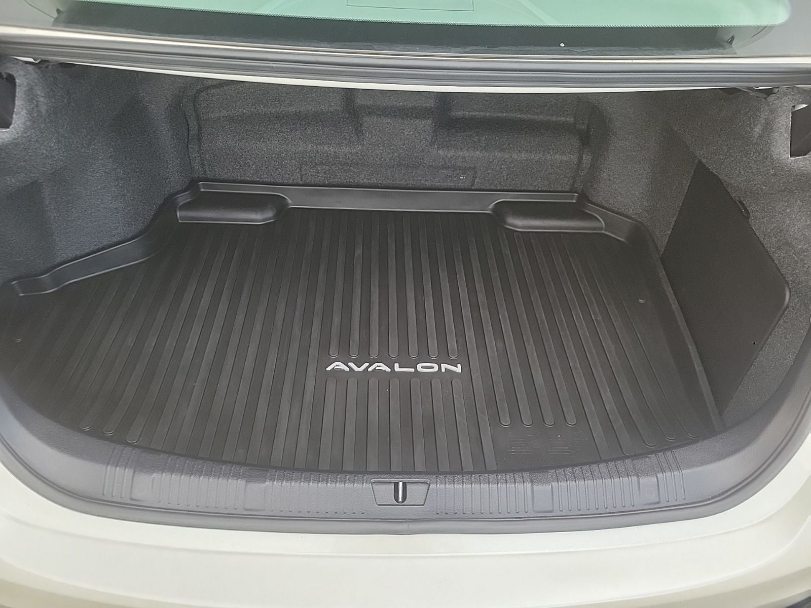 2018 Toyota Avalon Hybrid Limited