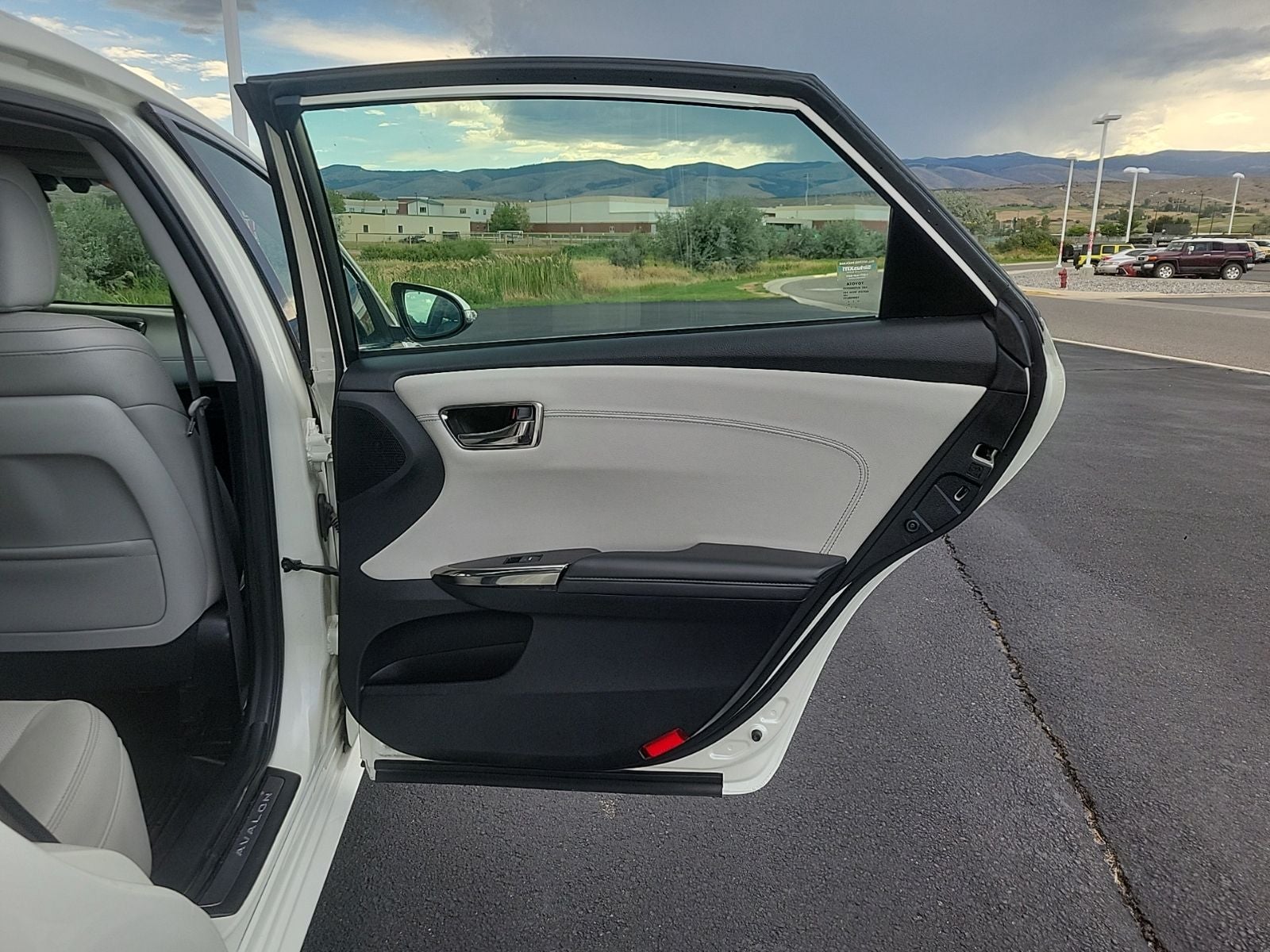 2018 Toyota Avalon Hybrid Limited