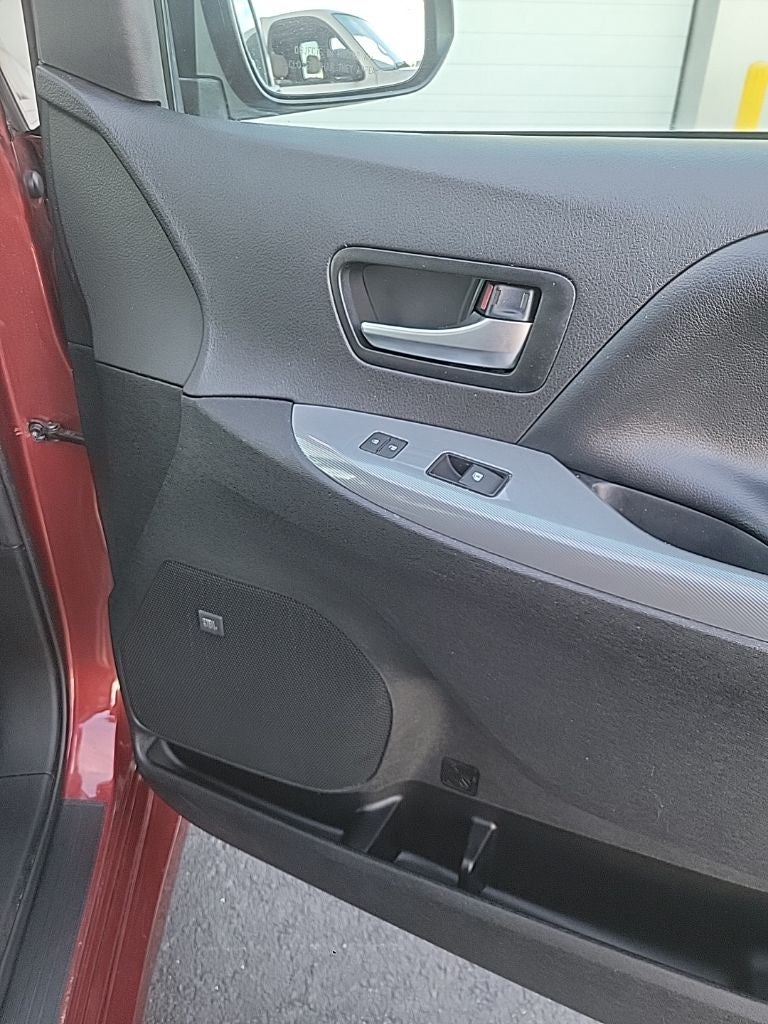 2020 Toyota Sienna SE 7 Passenger