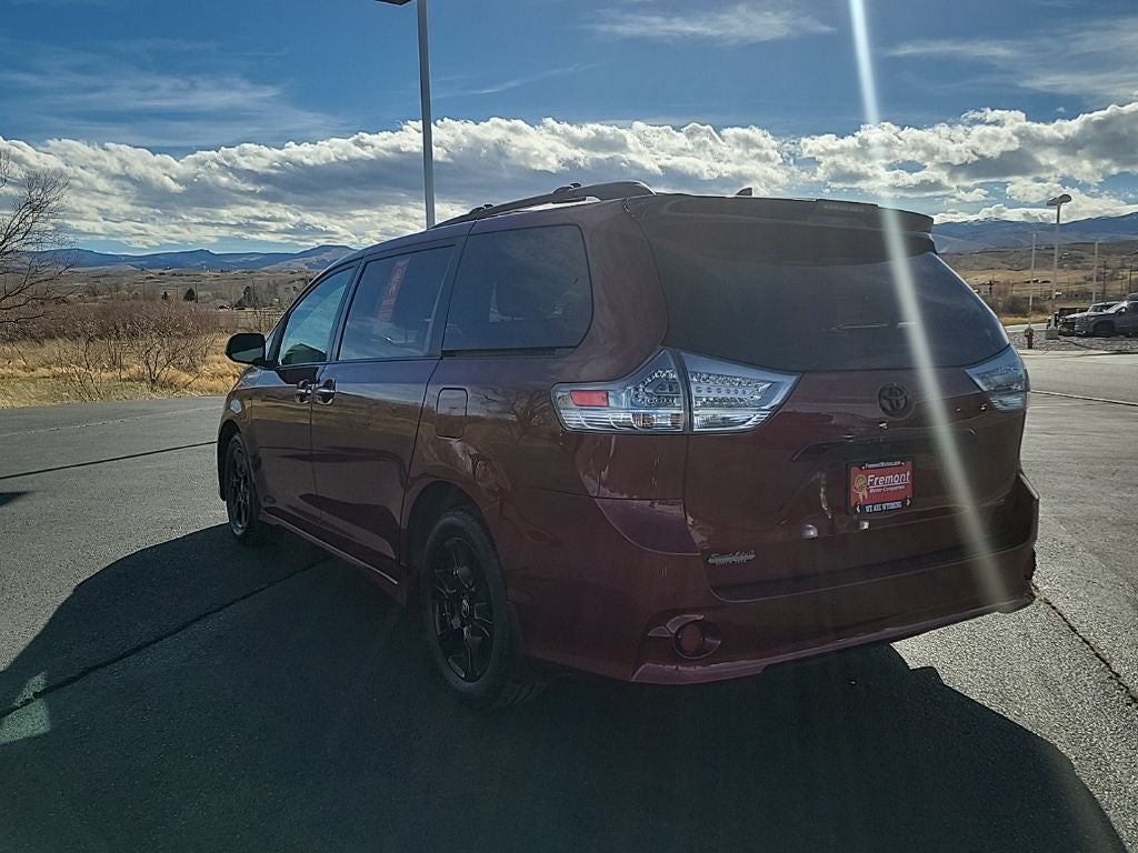 2020 Toyota Sienna SE 7 Passenger
