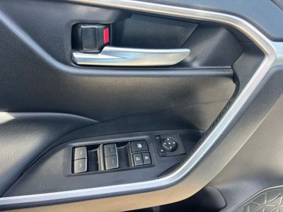 2025 Toyota RAV4 Hybrid SE