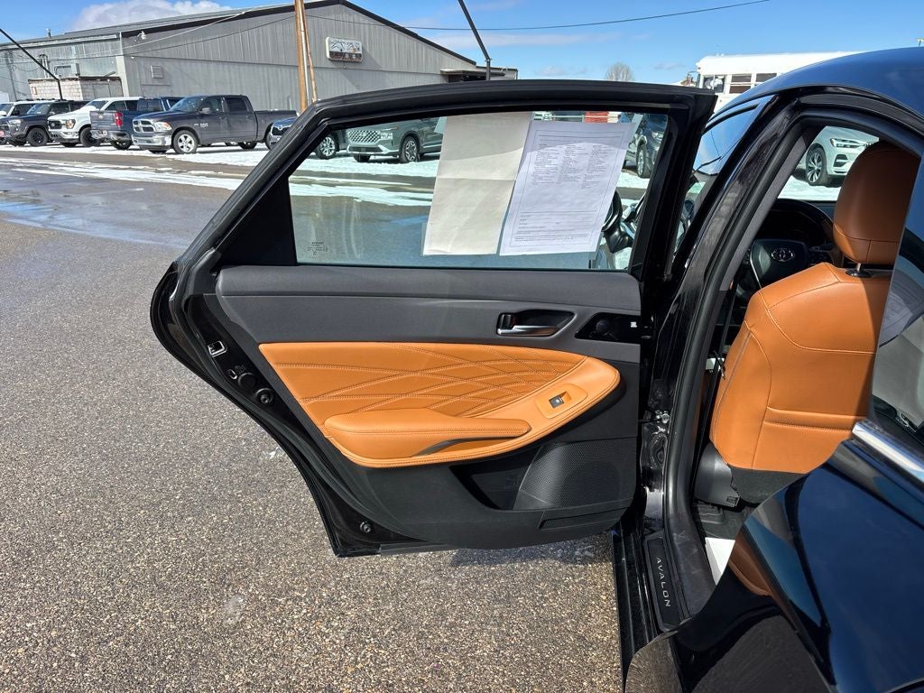 2021 Toyota Avalon Hybrid Limited