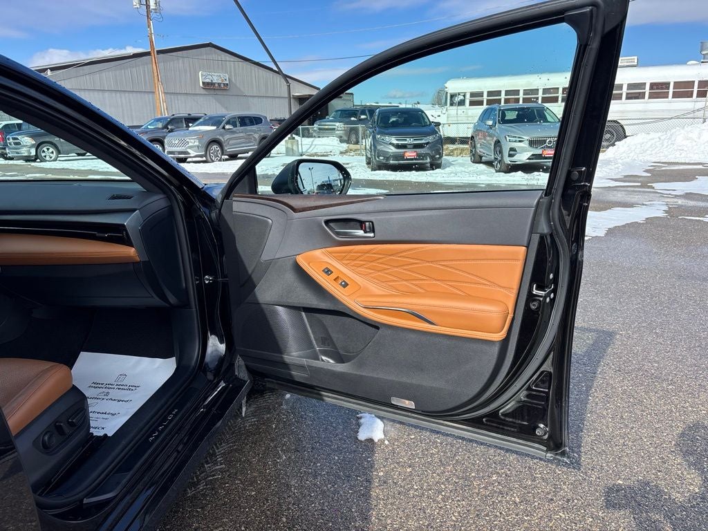 2021 Toyota Avalon Hybrid Limited