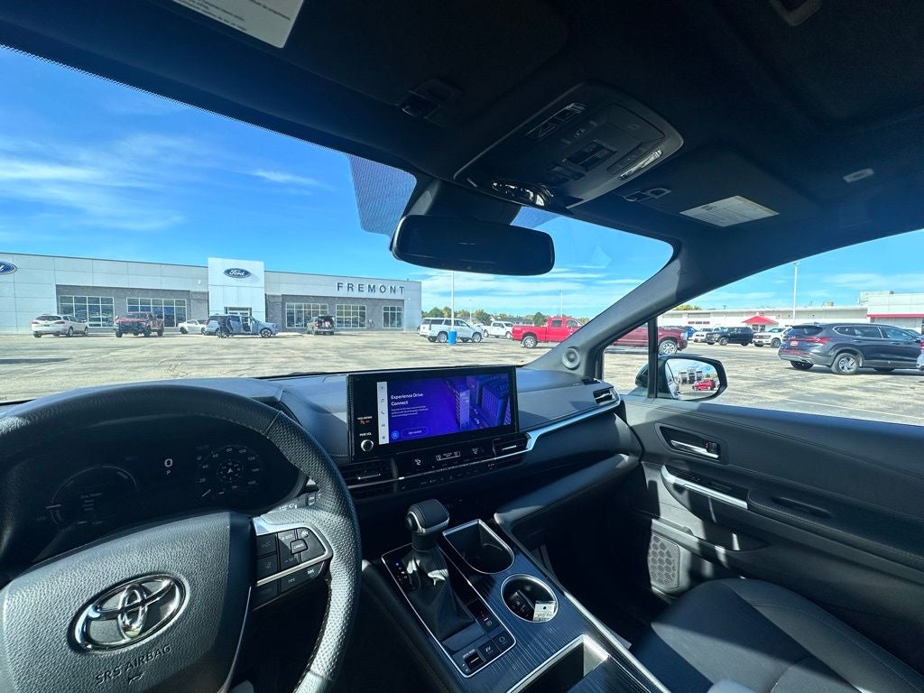 2025 Toyota Sienna Base