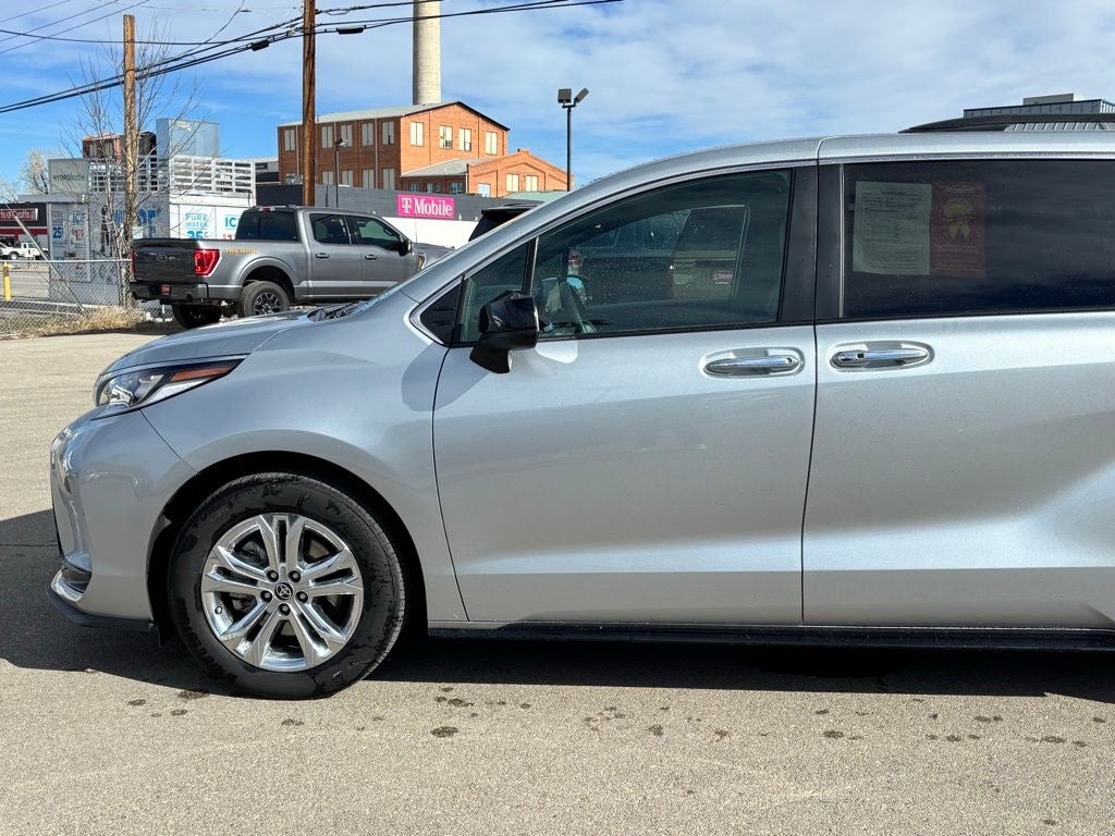 2022 Toyota Sienna XSE 7 Passenger