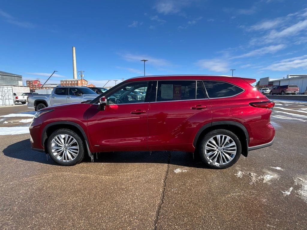 2023 Toyota Highlander Hybrid Platinum