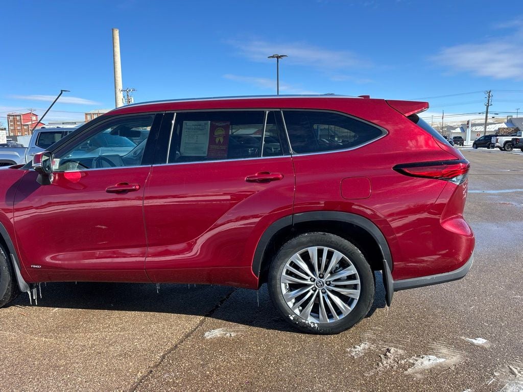 2023 Toyota Highlander Hybrid Platinum